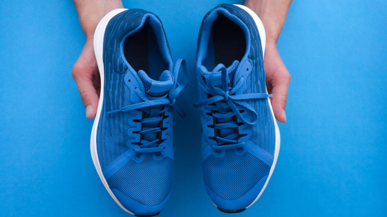 COMPRAR UNAS ZAPATILLAS DE VOLEIBOL